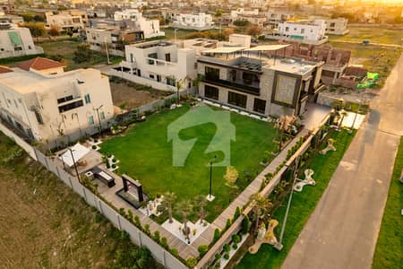 3 KANAL FULL BASEMENT CEINMA HUGE LAWN NEAR RAYA FAIRWAYS
