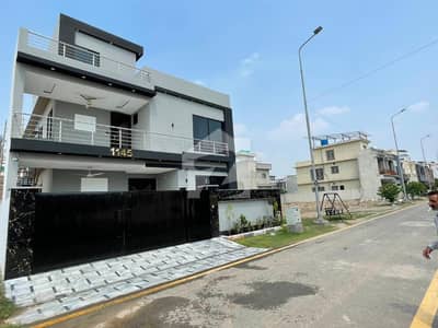 10 Marla Modern Designed Slightly Used House For Sale In Parkview City, Lahore 10 Marla Modern Designed Slightly Used House For Sale In Parkview City, Lahore