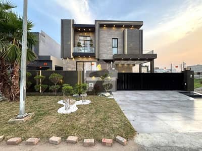 1 Kanal Modern House Near Raya And Park 1 Kanal Modern House Near Raya And Park