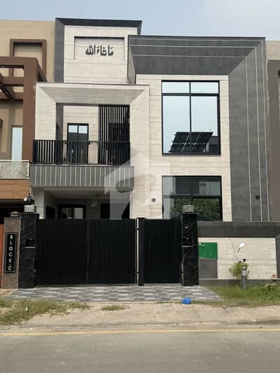بحریہ آرچرڈ لاہور میں 3 کمروں کا 5 مرلہ مکان 2.35 کروڑ میں برائے فروخت۔