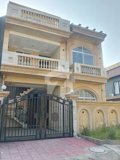 5 MARLA DOUBLE STORY HOUSE FOR Rent BRAND NEW UNUSED IN F BLOCK OF B-17