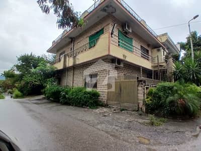 G10/4,Top Location Corner Double Story House Back Open With Extra land