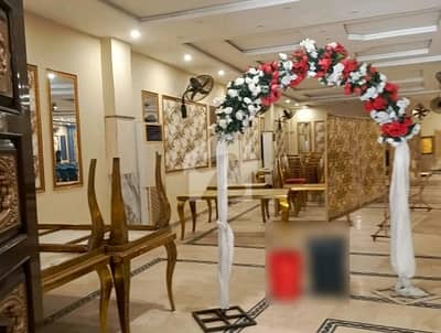 Prime Location Building For Sale Situated In Azadi Chowk