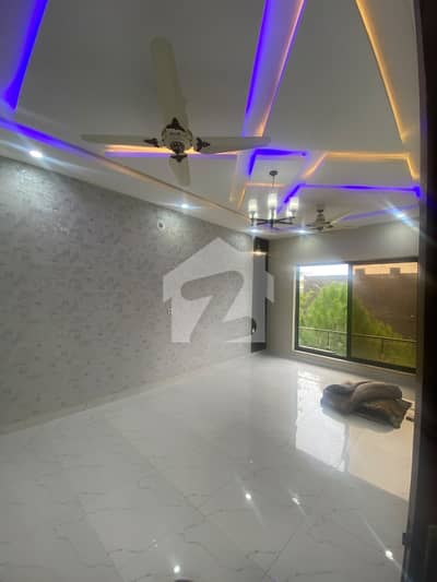 ٹاپ سٹی 1 اسلام آباد میں 6 کمروں کا 10 مرلہ مکان 4.5 کروڑ میں برائے فروخت۔
