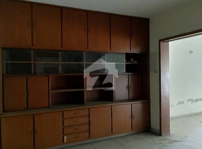 مین بلیوارڈ گلبرگ گلبرگ,لاہور میں 6 کمروں کا 8 کنال مکان 28.0 ارب میں برائے فروخت۔