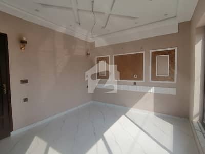 Prime Location Gulgasht Colony 5 Marla House Up For sale