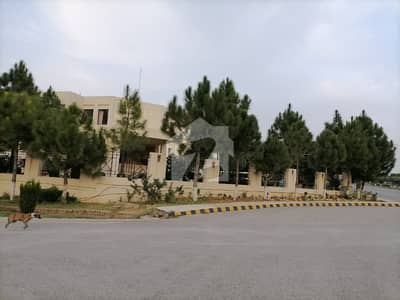 انجنیئرز کوآپریٹو ہاؤسنگ ڈی ۔ 18,اسلام آباد میں 1 کنال رہائشی پلاٹ 1.14 کروڑ میں برائے فروخت۔
