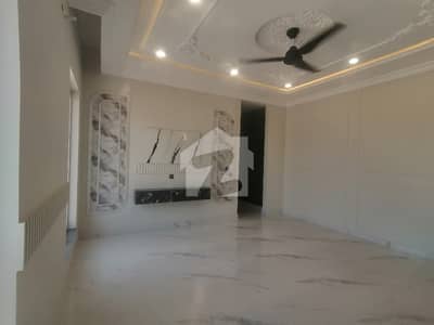 Prime Location 10 Marla House For Grabs In Wapda Town