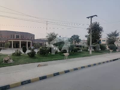واپڈا ٹاؤن فیز 2 واپڈا ٹاؤن,ملتان میں 1 کنال رہائشی پلاٹ 1.9 کروڑ میں برائے فروخت۔ واپڈا ٹاؤن فیز 2 واپڈا ٹاؤن,ملتان میں 1 کنال رہائشی پلاٹ 1.9 کروڑ میں برائے فروخت۔
