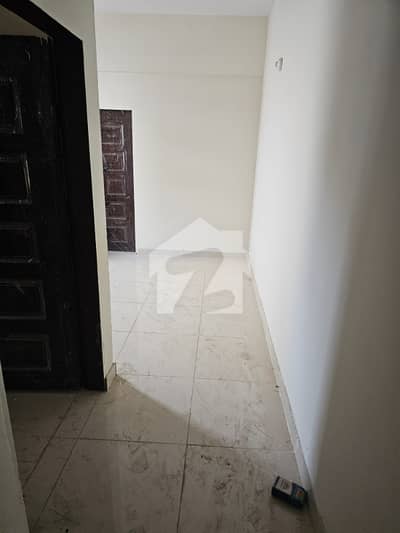 600 SqFt Flat 2nd Floor Vip Location For Sale