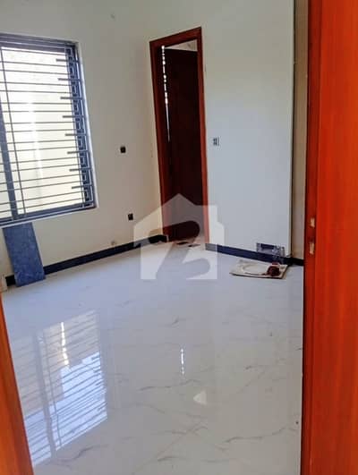 8 MARLA BEAUTIFUL UPPER PORTION FOR RENT