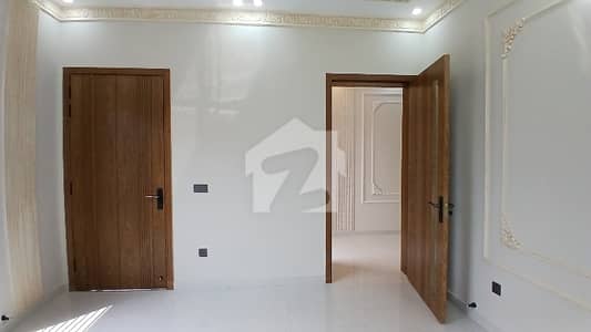 10-MARLA CORNER HOUSE AVAILABLE FOR SALE
