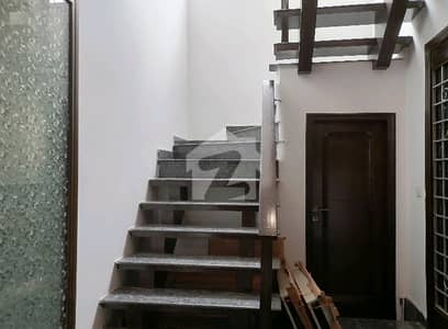 10 Marla Upper Portion For Rent In DHA Phase 8 - Ex Air Avenue