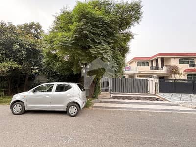 Prime Location 1 Kanal House For Sale In DHA Phase 5 - Block B Prime Location 1 Kanal House For Sale In DHA Phase 5 - Block B