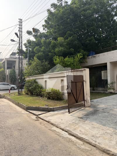 12 Marla corner house