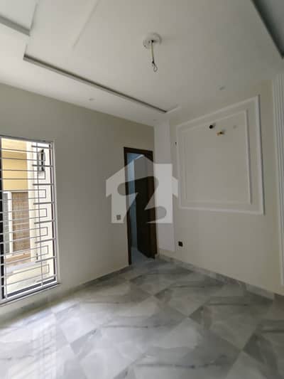 5 Marla Brand New Flat For Rent Available