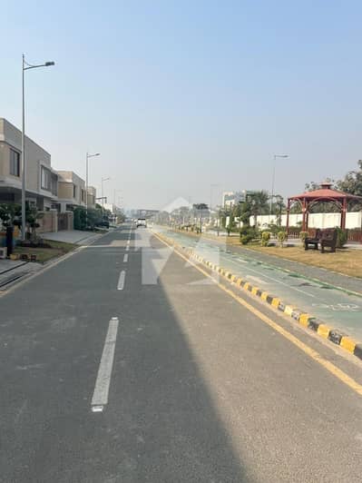 Beautiful Spacious 5 Bed Brig House available for urgent Sale in Askari 10 Sec-S!