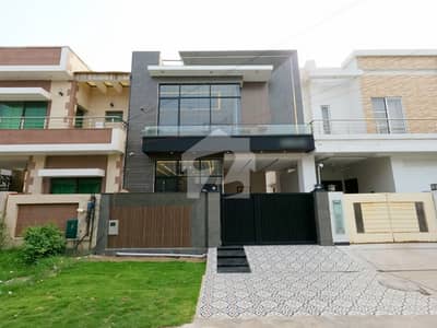 A Stunning House Is Up For Grabs In EME Society - Block D Lahore A Stunning House Is Up For Grabs In EME Society - Block D Lahore