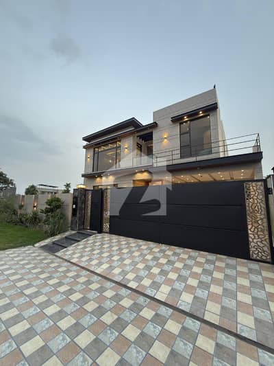 10 Marla Modern & Stylish House for Sale in DHA