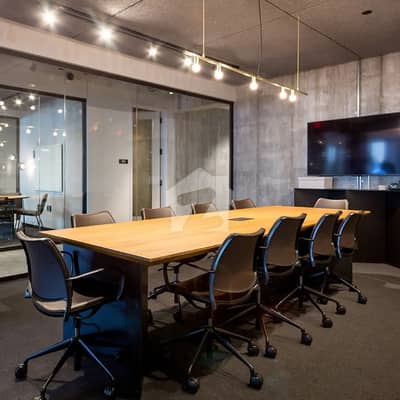 گلبرگ لاہور میں 2 کنال Studio عمارت 70.0 کروڑ میں برائے فروخت۔