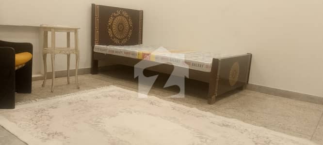 1KANAL 1 ROOM ONLY FOR RENT IN DHA PHASE 1