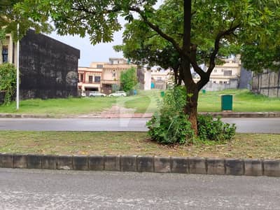Spacious 5 Marla Residential Plot Available For sale In Bahria Town Phase 8 - Ali Block