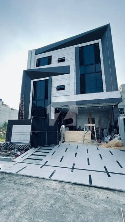 ایل ڈی اے ایوینیو ۔ بلاک جے ایل ڈی اے ایوینیو,لاہور میں 8 کمروں کا 10 مرلہ مکان 4.75 کروڑ میں برائے فروخت۔ ایل ڈی اے ایوینیو ۔ بلاک جے ایل ڈی اے ایوینیو,لاہور میں 8 کمروں کا 10 مرلہ مکان 4.75 کروڑ میں برائے فروخت۔