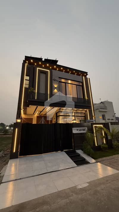 Ideal House In Lahore Available For Rs. 24000000