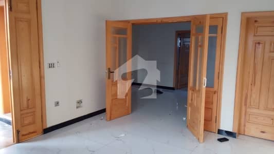 30x50 House available For Rent