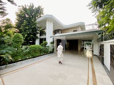 ایف ۔ 6 اسلام آباد میں 5 کمروں کا 1 کنال مکان 14.0 لاکھ میں کرایہ پر دستیاب ہے۔