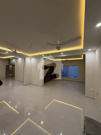 6 Beds Thorough Renovated F-8 Elegant House
