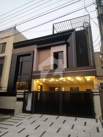 10 MARLA BRAND NEW FACING PARK HOUSE FOR SALE