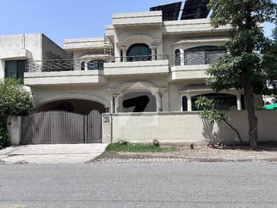10 Marla Full Basement House for Sale in DHA Lahore