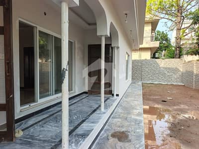 F10 Size 555 Full House New 5beds Rent Real Pic Near To Markaz F10 Good Loction