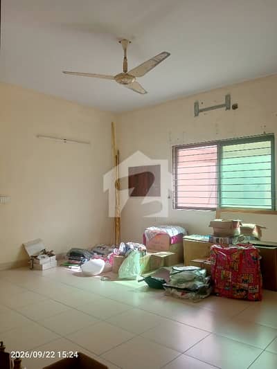 300 Square Yard Upper PORTION FOR RENT