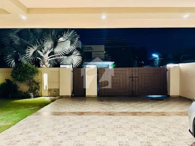 ONE KANAL BEAUTIFULL HOUSE AVAILABLE FOR RENT IN DHA PHASE 1