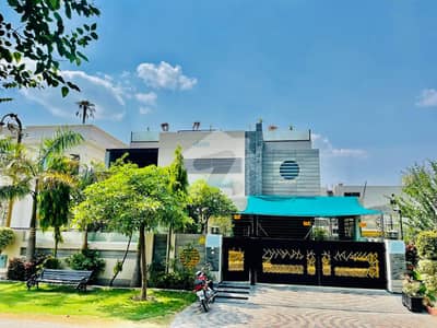 ONE KANAL BEAUTIFULL HOUSE AVAILABLE FOR RENT IN DHA PHASE 6