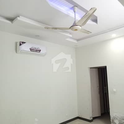بحریہ ٹاؤن فیز 8 بحریہ ٹاؤن راولپنڈی,راولپنڈی میں 5 کمروں کا 10 مرلہ زیریں پورشن 1.35 لاکھ میں کرایہ پر دستیاب ہے۔ بحریہ ٹاؤن فیز 8 بحریہ ٹاؤن راولپنڈی,راولپنڈی میں 5 کمروں کا 10 مرلہ زیریں پورشن 1.35 لاکھ میں کرایہ پر دستیاب ہے۔