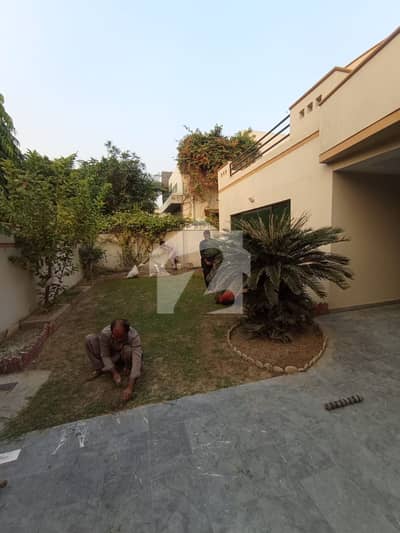 1 KANAL ELEGANT AND FULLY MAINTAINED SUPER HOT LOCATED BUNGALOW IS AVAILABLE IN THE DD BLOCK OF PHASE 4 DHA LAHORE 1 KANAL ELEGANT AND FULLY MAINTAINED SUPER HOT LOCATED BUNGALOW IS AVAILABLE IN THE DD BLOCK OF PHASE 4 DHA LAHORE