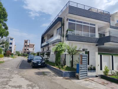 12 Marla Corner House Available For Sell In G-15/1