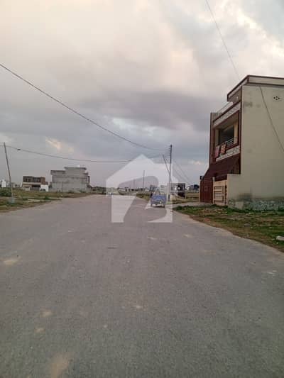 5 Marla Plot For Sale at major road