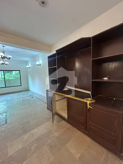 E11 ground 2bed with parking