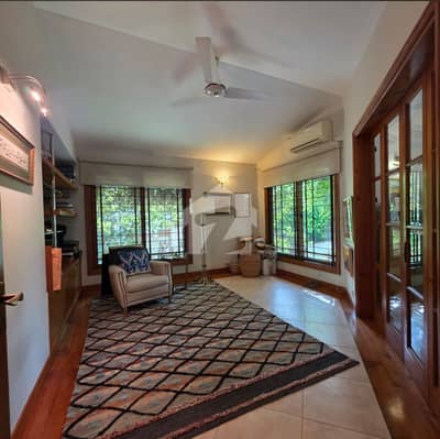 1000Sq Yards West Open Well Known Architect Designed Well Maintained House