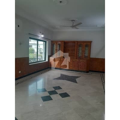 G 11-Upper Portion 3 Bade 4 Bath 1 Knal   Small Family