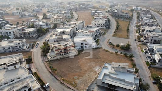 1 kANAL PLOT NEAR 6th Avenue Family Park With Solid Land in DHA 3