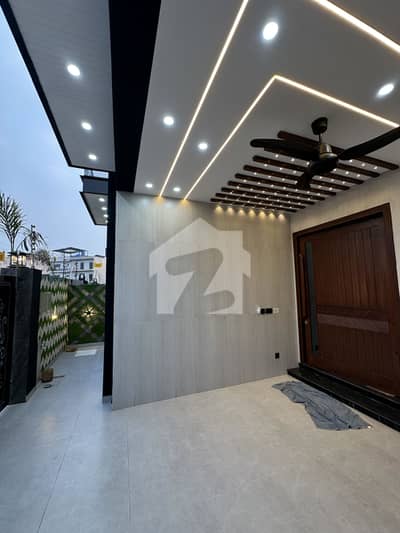 Your Luxury living 5 Marla Portion For Rent