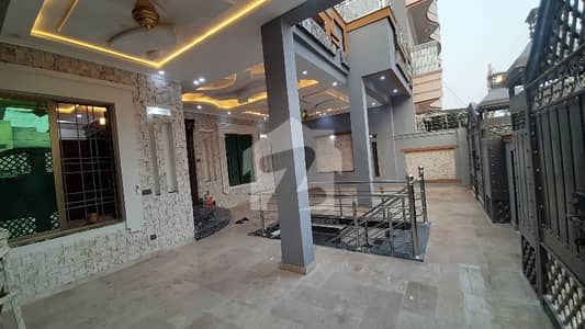 حیات آباد فیز 7 - ای5 حیات آباد فیز 7,حیات آباد,پشاور میں 10 کمروں کا 10 مرلہ مکان 6.7 کروڑ میں برائے فروخت۔