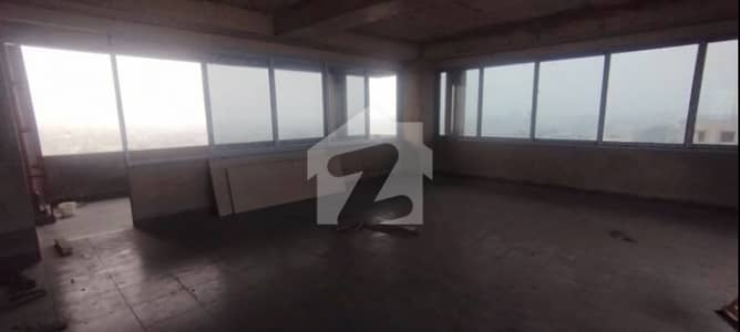 لوئر مال لاہور میں 1 کنال Studio دفتر 11.0 لاکھ میں کرایہ پر دستیاب ہے۔