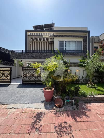 10 Mrla owner built house with 7 mrla extra land