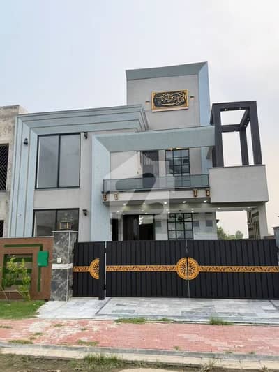 بحریہ آرچرڈ لاہور میں 5 کمروں کا 10 مرلہ مکان 2.85 کروڑ میں برائے فروخت۔